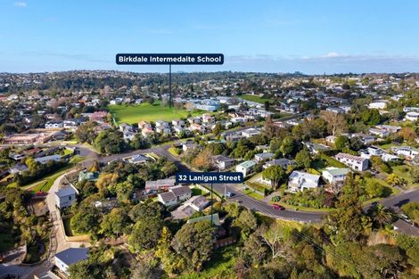 Photo of property in 32 Lanigan Street, Birkdale, Auckland, 0626