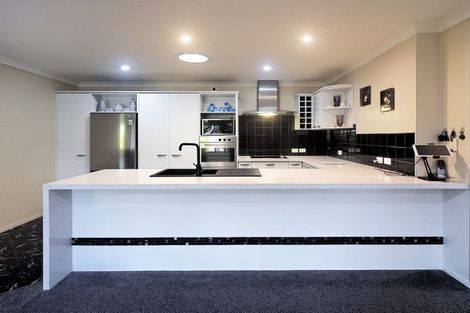 Photo of property in 7 San Vito Place, Henderson, Auckland, 0612