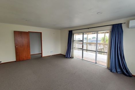 Photo of property in 58 Lewisham Street, Highland Park, Auckland, 2010