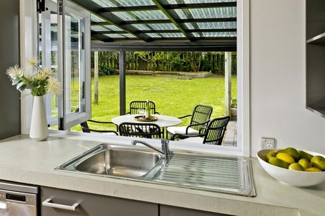 Photo of property in 18 Hellyers Street, Birkdale, Auckland, 0626