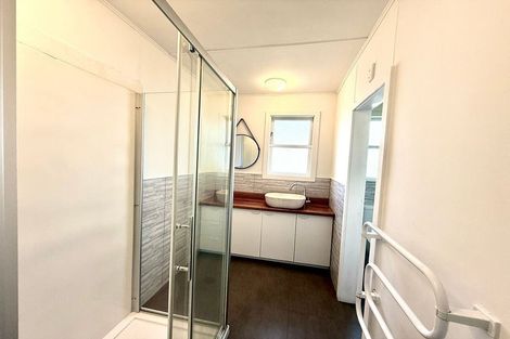 Photo of property in 52 Pitcairn Crescent, Bryndwr, Christchurch, 8053