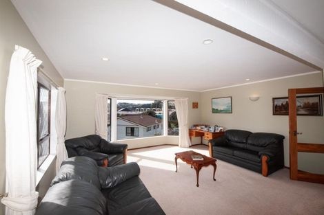 Photo of property in 117 Churton Drive, Churton Park, Wellington, 6037