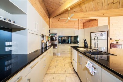 Photo of property in 13 Kerema Way, Schnapper Rock, Auckland, 0632