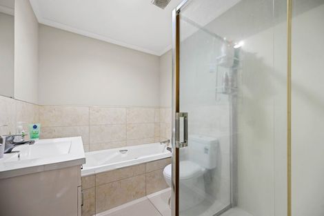 Photo of property in 202 Old Farm Road, Hamilton East, Hamilton, 3216
