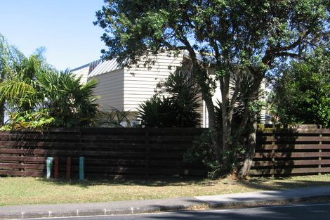 Photo of property in 2/270 Glenvar Road, Torbay, Auckland, 0630