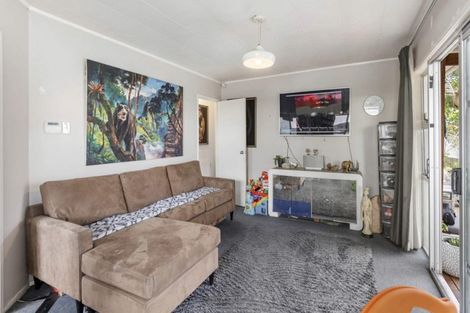 Photo of property in 82 Reynella Drive, Massey, Auckland, 0614