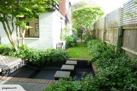 Photo of property in 2/76 Hinau Street, Riccarton, Christchurch, 8041