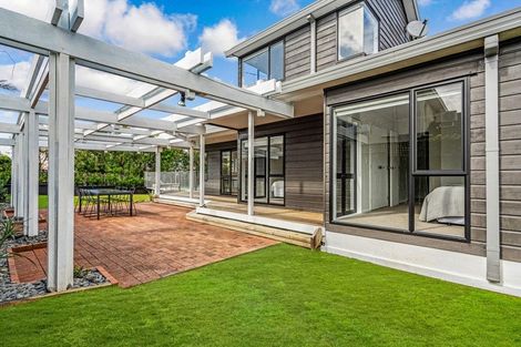 Photo of property in 3 Glucina Avenue, West Harbour, Auckland, 0618