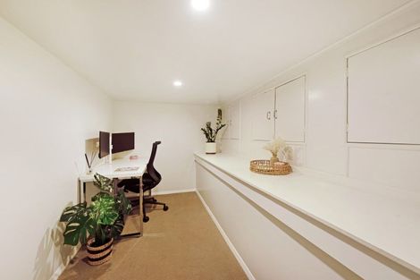 Photo of property in 10 Kereru Bend, Tawa, Wellington, 5028