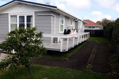Photo of property in 2/206 Lake Road, Northcote, Auckland, 0627