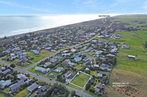 Photo of property in 24 Kitchener Street, Te Horo Beach, Otaki, 5581