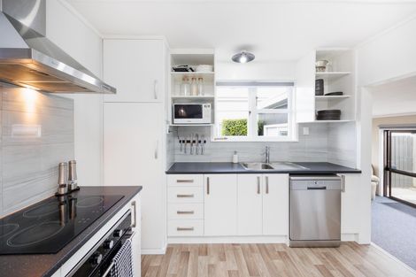 Photo of property in 104 Clyde Crescent, Roslyn, Palmerston North, 4414