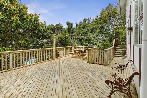 Photo of property in 15a Kereru Bend, Tawa, Wellington, 5028