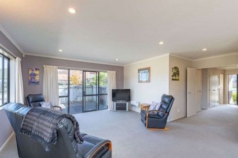 Photo of property in 27 James Nairn Grove, Riverstone Terraces, Upper Hutt, 5018
