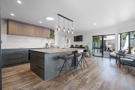 Photo of property in 28 Madison Street, Cambridge, 3434