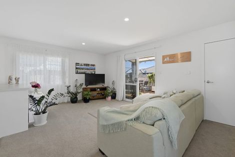 Photo of property in 11 Kamahi Crescent, Papamoa Beach, Papamoa, 3118