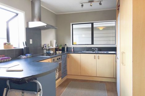 Photo of property in 8a Spring Grove, Henderson, Auckland, 0612