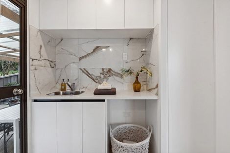 Photo of property in 1/16 Hogans Road, Glenfield, Auckland, 0629