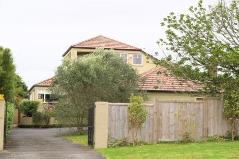Photo of property in 2/5b Sale Street, Cockle Bay, Auckland, 2014