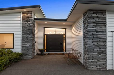 Photo of property in 7 Syd Grant Crescent, Orewa, 0931