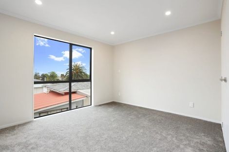 Photo of property in 10e Roberts Road, Te Atatu South, Auckland, 0610