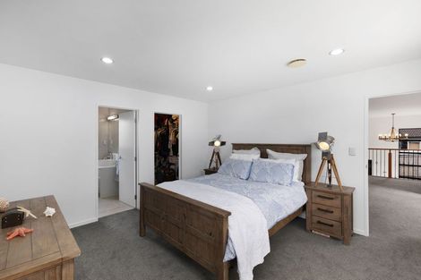 Photo of property in 13 Stubbs Place, Fairview Heights, Auckland, 0632