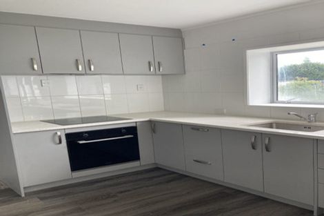 Photo of property in 21 Lyndhurst Road, Te Atatu South, Auckland, 0610