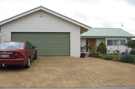 Photo of property in 15 Jacaranda Court, Pukekohe, 2120