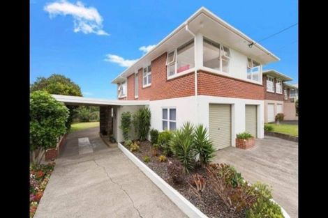 Photo of property in 82 Royal View Road, Te Atatu South, Auckland, 0610