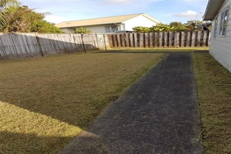 Photo of property in 1 Imperial Place, Henderson, Auckland, 0612