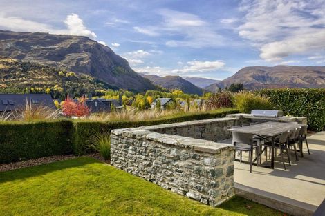 Photo of property in 2 Owen Marshall Lane, Arrowtown, 9371