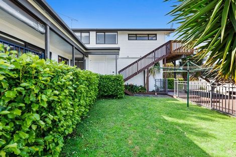 Photo of property in 4 Advene Road, Cockle Bay, Auckland, 2014
