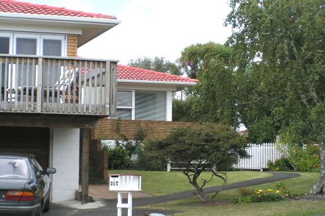 Photo of property in 2/43 Northumberland Avenue, Belmont, Auckland, 0622