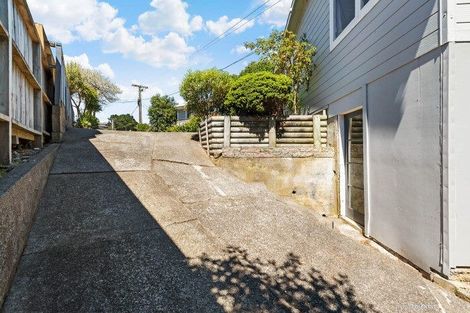 Photo of property in 15 Dunmail Way, Newlands, Wellington, 6037