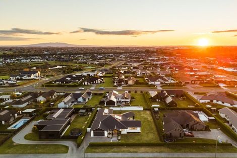 Photo of property in 129 Saint Kilda Road, Cambridge, 3434