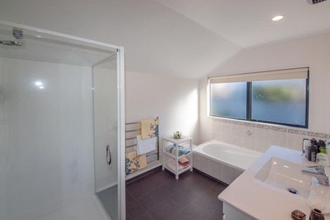 Photo of property in 7 Amesbury Drive, Churton Park, Wellington, 6037