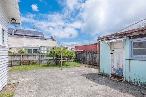 Photo of property in 202 The Parade, Island Bay, Wellington, 6023