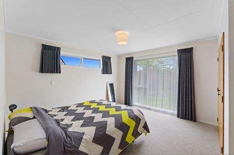 Photo of property in 17 Rewarewa Crescent, Waikanae, 5036