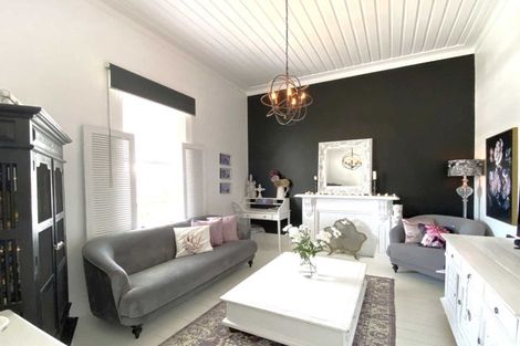 Photo of property in 32 Belt Road, Moturoa, New Plymouth, 4310