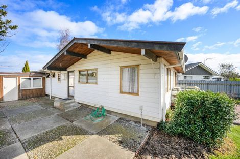 Photo of property in 9 Alma Place, Milson, Palmerston North, 4414