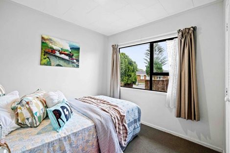 Photo of property in 2/17 Anglers Way, Wattle Downs, Auckland, 2102