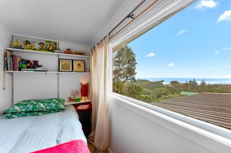 Photo of property in 27 Domain Crescent, Muriwai, Waimauku, 0881