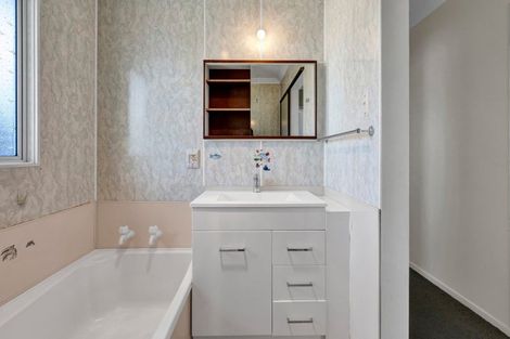 Photo of property in 3 Rospeath Crescent, Spotswood, New Plymouth, 4310