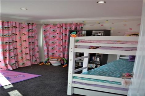Photo of property in 11 Madeira Close, Whitby, Porirua, 5024