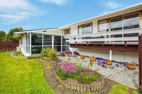 Photo of property in 5 Hillcrest Place, Avonhead, Christchurch, 8042