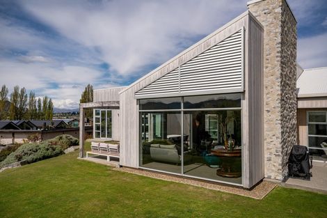 Photo of property in 14 Sunrise Bay Drive, Wanaka, 9305