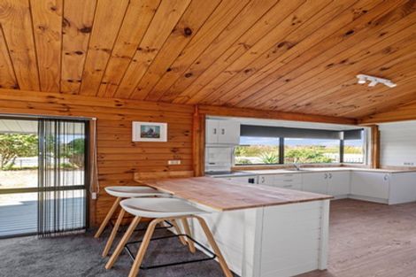 Photo of property in 802 Waitakere Road, Kumeu, 0891