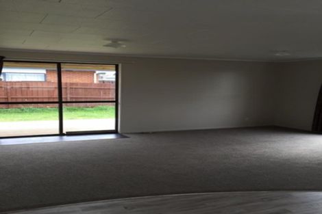 Photo of property in 2/16 Secretariat Place, Randwick Park, Auckland, 2105