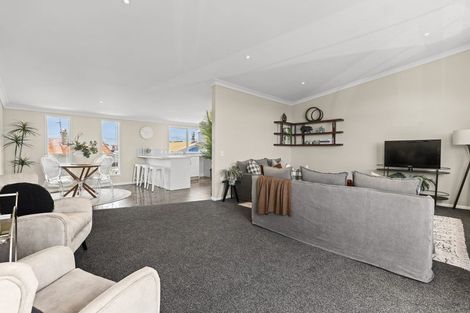 Photo of property in 9 Calvert Road, Moturoa, New Plymouth, 4310