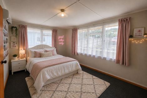 Photo of property in 80 Tireti Road, Titahi Bay, Porirua, 5022